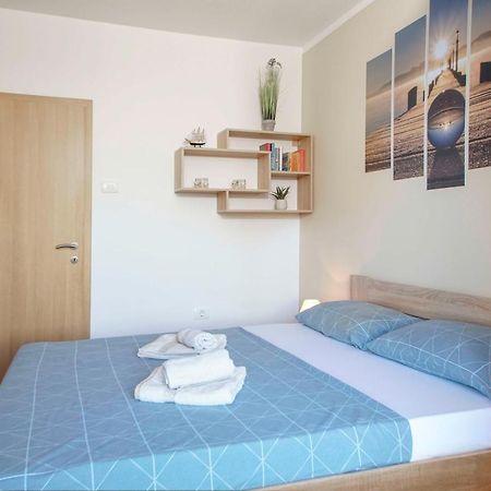Apartmaji Pri Bosi Nogi Izola Luaran gambar