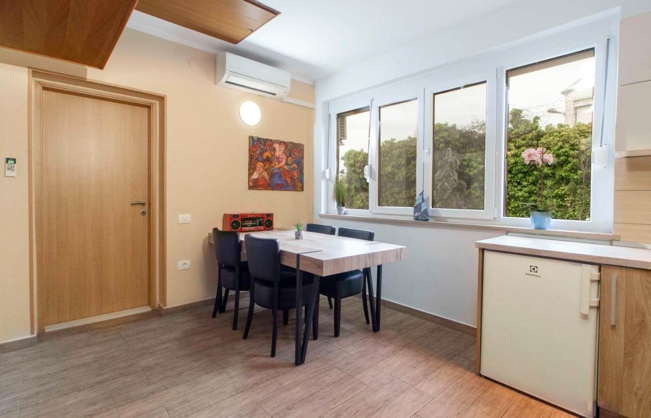 Apartmaji Pri Bosi Nogi Izola Luaran gambar